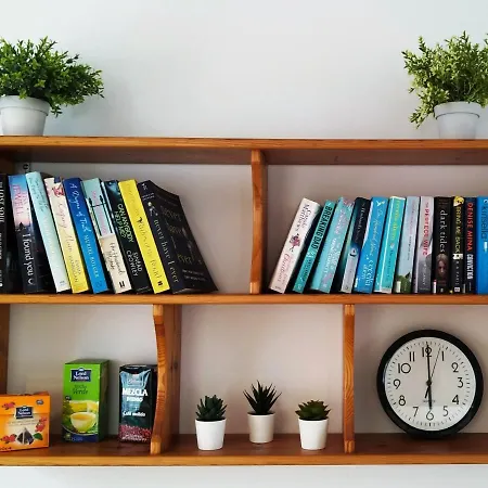 Vincent, Cozy And Sunny Over The Rooftops Apartment