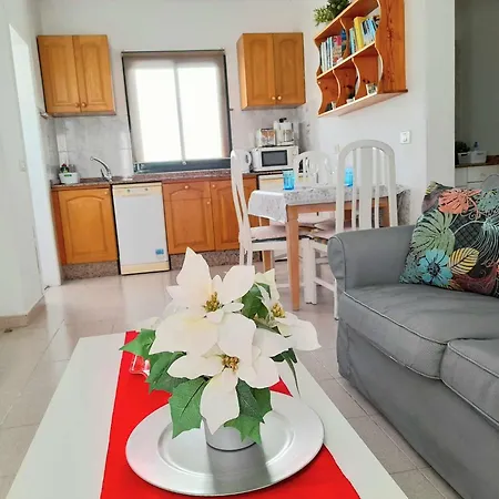 Apartamento Vincent, Cozy And Sunny Over The Rooftops Puerto del Carmen (Lanzarote)