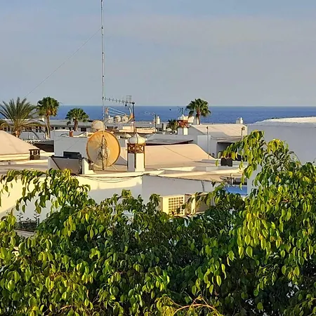 Vincent, Cozy And Sunny Over The Rooftops Apartment Puerto del Carmen (Lanzarote)