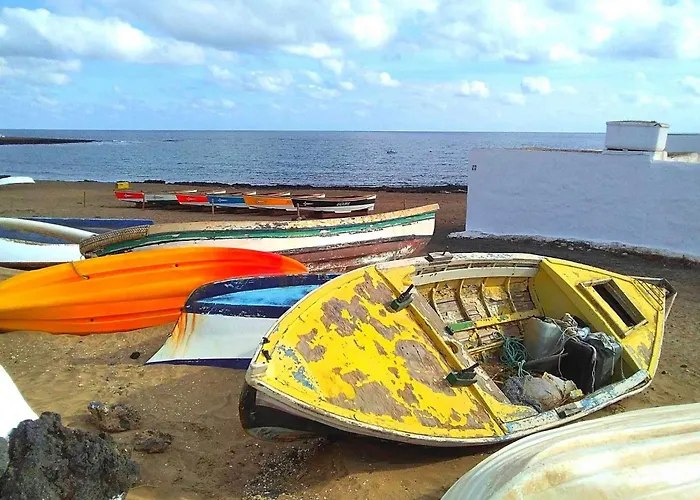 Vincent, Cozy And Sunny Over The Rooftops פוארטו דל כרמן
