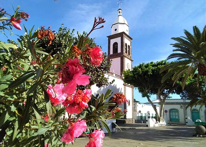 Vincent, Cozy And Sunny Over The Rooftops Lejlighed