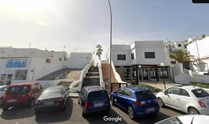 Vincent, Cozy And Sunny Over The Rooftops