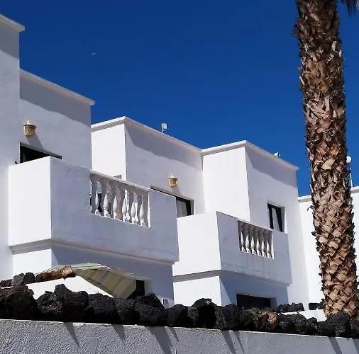 Vincent, Cozy And Sunny Over The Rooftops 푸에르토 델 카르멘