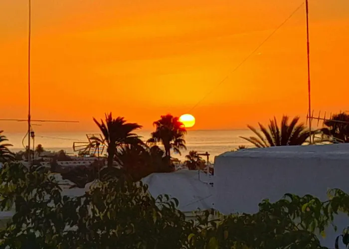 아파트 Vincent, Cozy And Sunny Over The Rooftops *