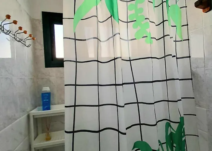 Vincent, Cozy And Sunny Over The Rooftops 아파트